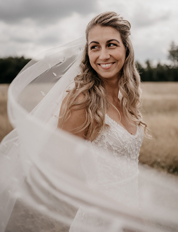 vrouwelijk model met blond, golvend haar Michelle B.