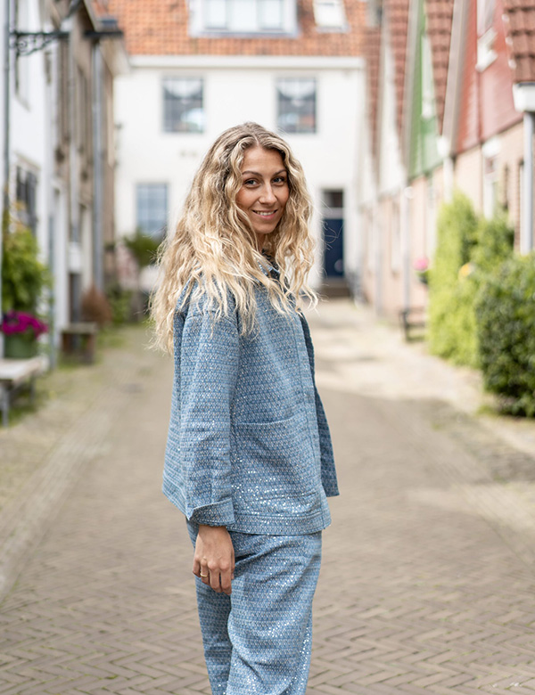 vrouwelijk model met blond, golvend haar Michelle B.