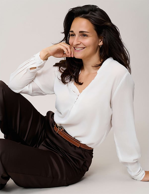 Vrouwelijk model met donkerbruin haar Nori M.