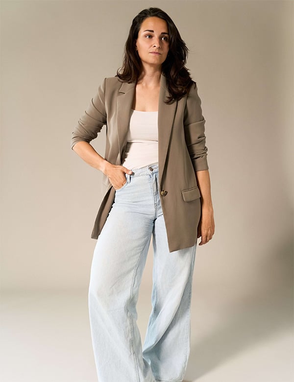 Vrouwelijk model met donkerbruin haar Nori M.