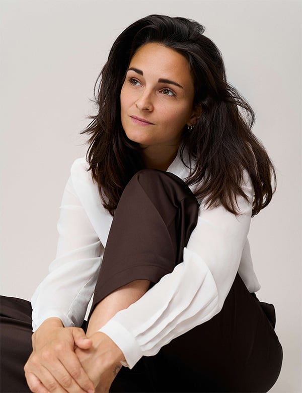 Vrouwelijk model met donkerbruin haar Nori M.