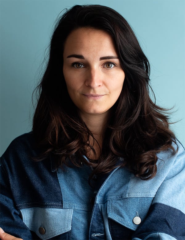 Vrouwelijk model met donkerbruin haar Nori M.