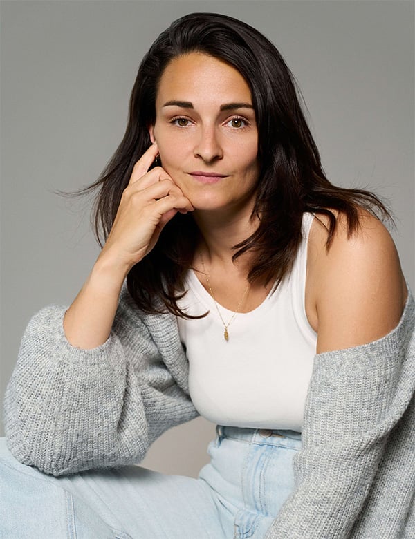 Vrouwelijk model met donkerbruin haar Nori M.