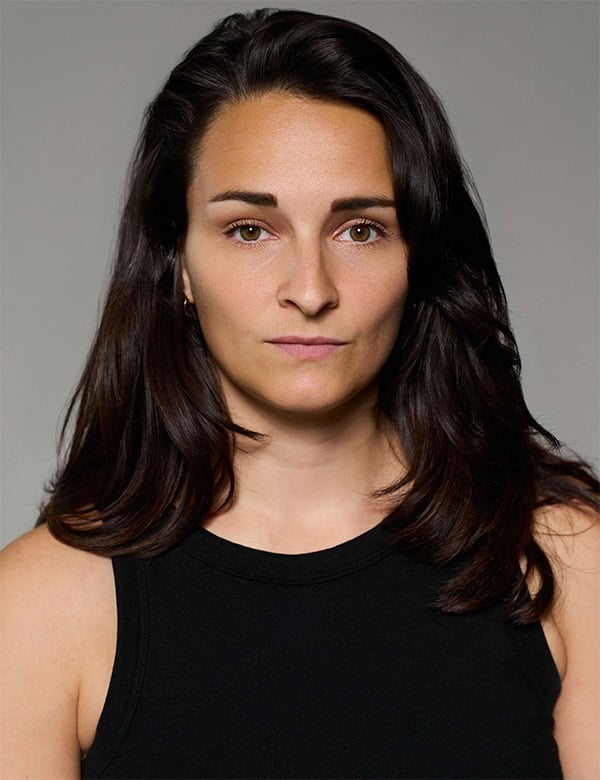 Vrouwelijk model met donkerbruin haar Nori M.