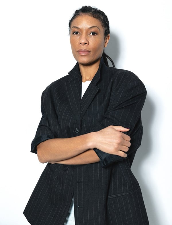 vrouwelijk model met kroeshaar Sabine V.