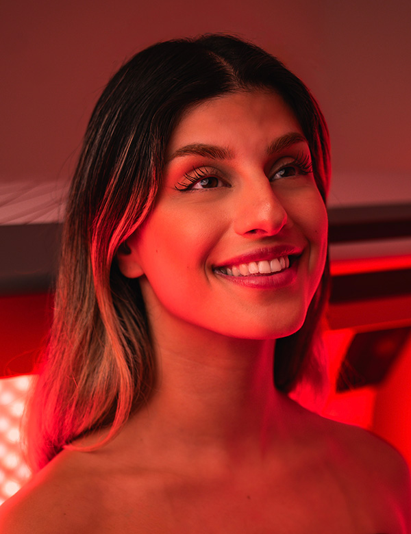 vrouwelijk model met donkerblond haar Sarah A.