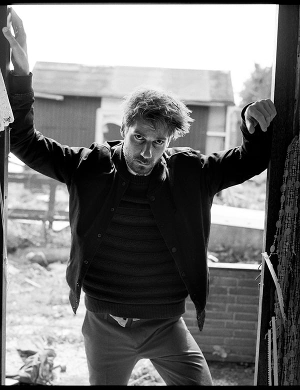 mannelijk model met donker haar Serge