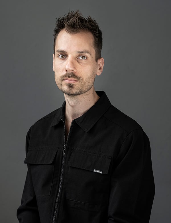 mannelijk model met donker haar Serge