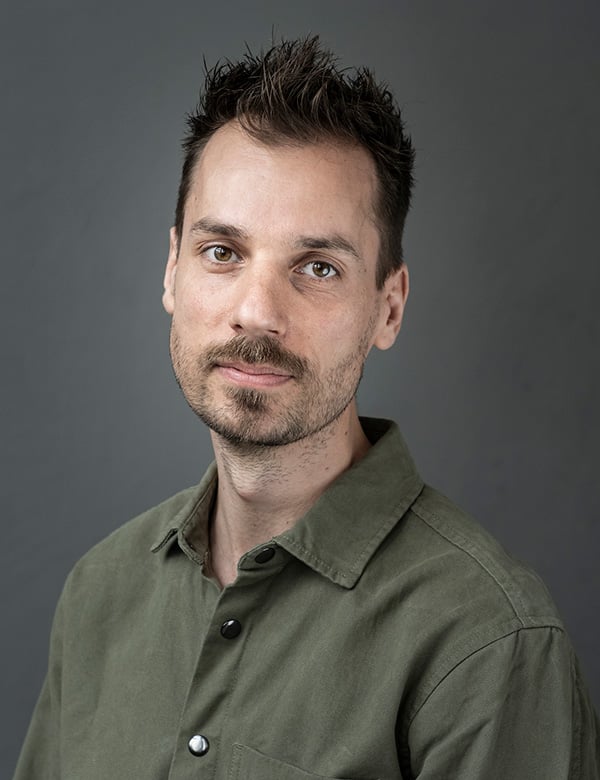 mannelijk model met donker haar Serge