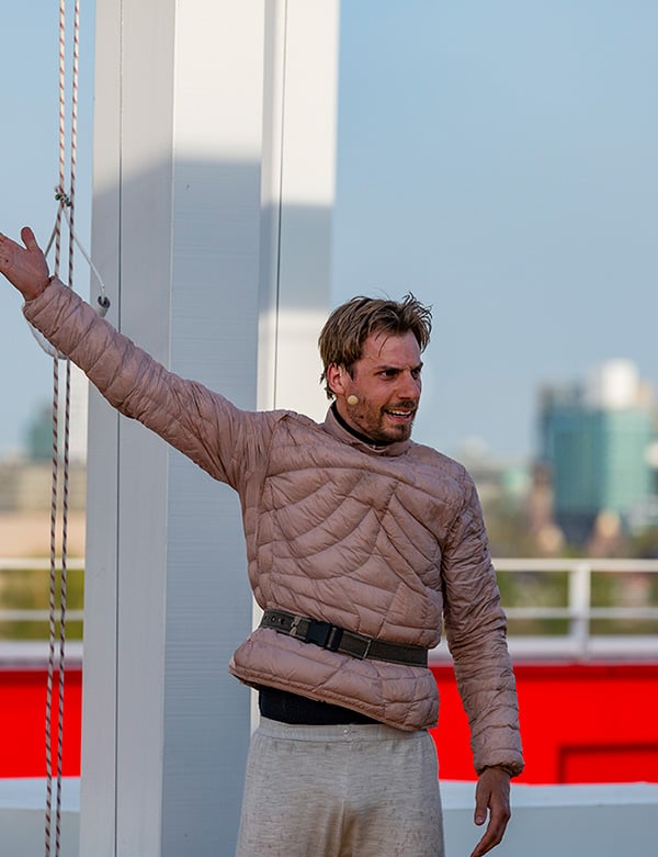 mannelijk model met donker haar Serge