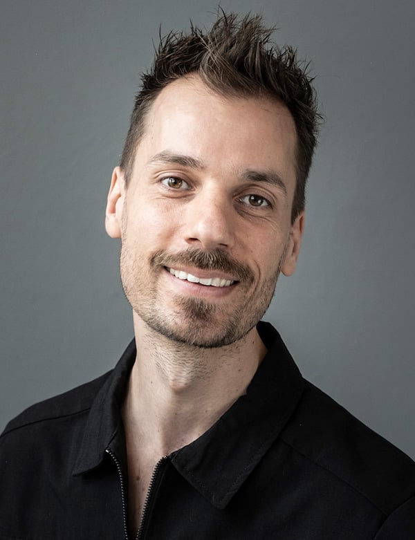 Mannelijk model met donker haar serge