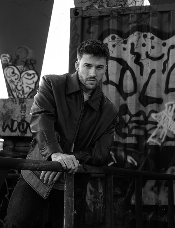 mannelijk model met bruin haar Tom Klo.