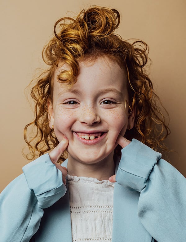 Kindermodel met rood haar Zoey Ko.
