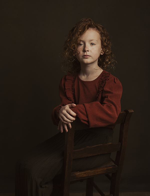 Kinderlijk model met rood haar Zoey Ko.