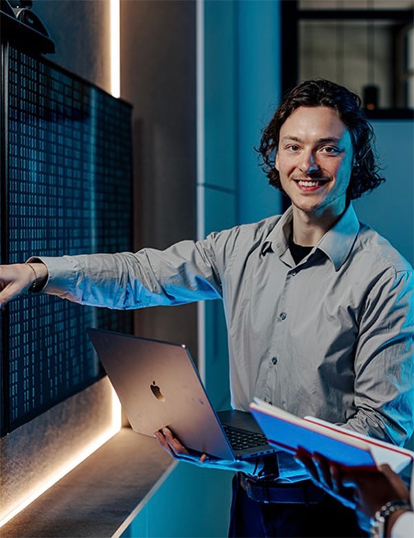 Mannelijk model met bruin haar Abel F.