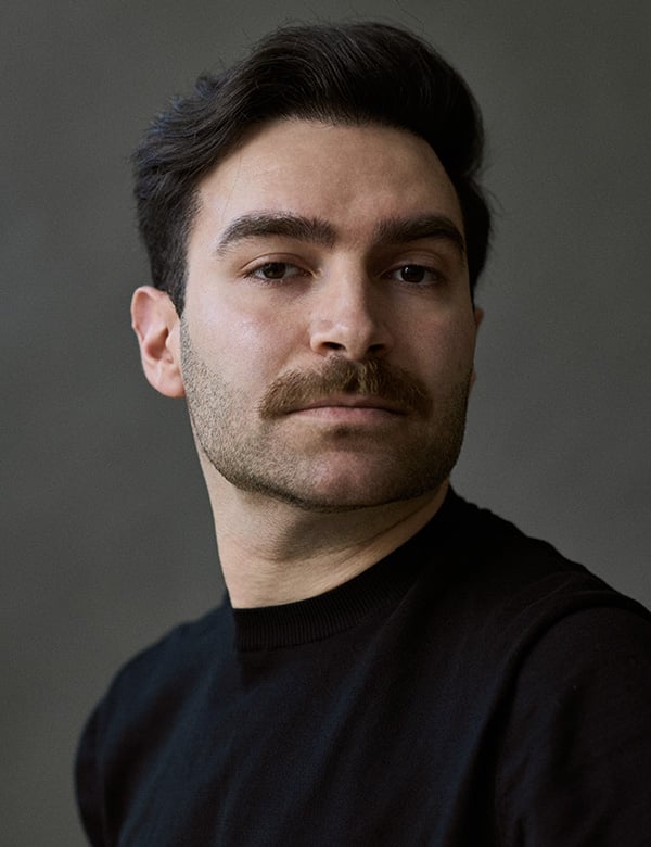 mannelijk model met donker haar Efendy.