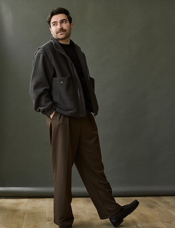 mannelijk model met donker haar Efendy.