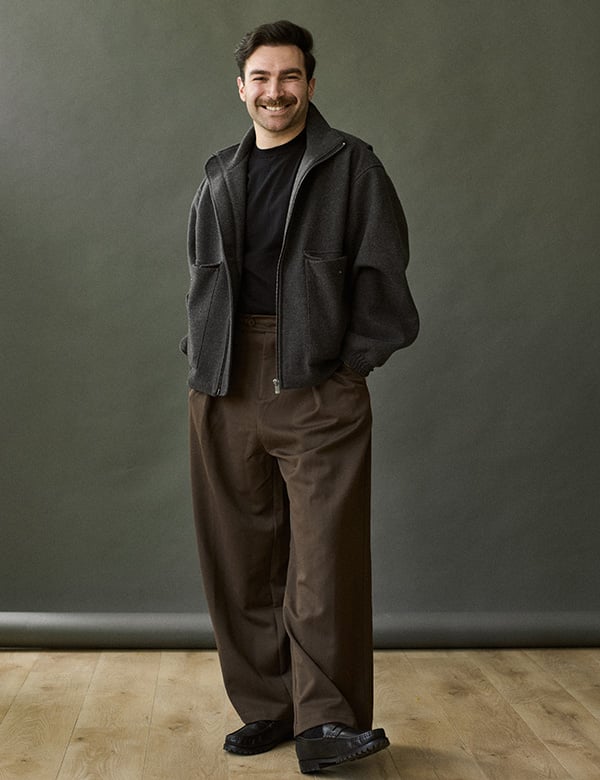 mannelijk model met donker haar Efendy.