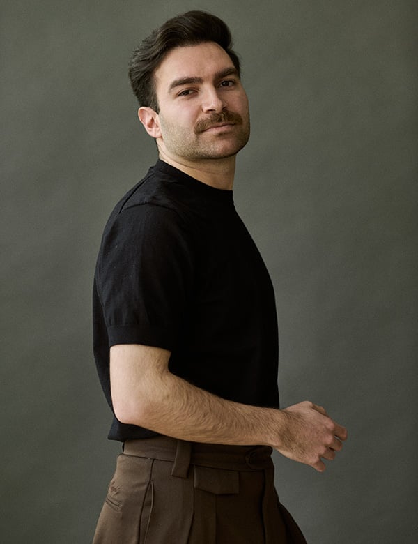 mannelijk model met donker haar Efendy.