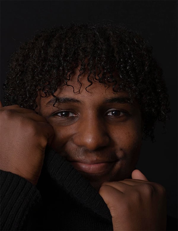 Mannelijk model met donkerbruin haar Ibrahim S.