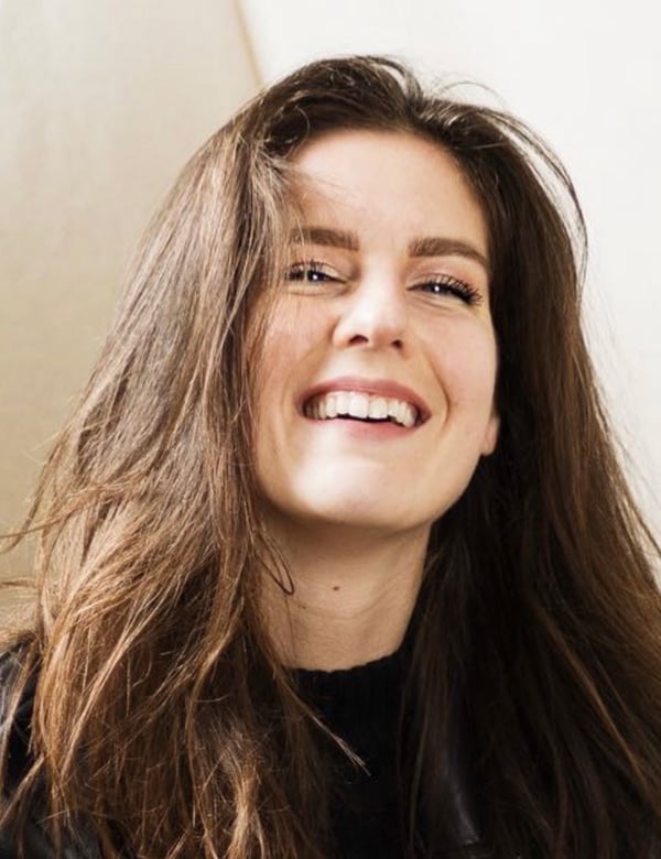 Vrouwelijk model met bruin haar Iris V.