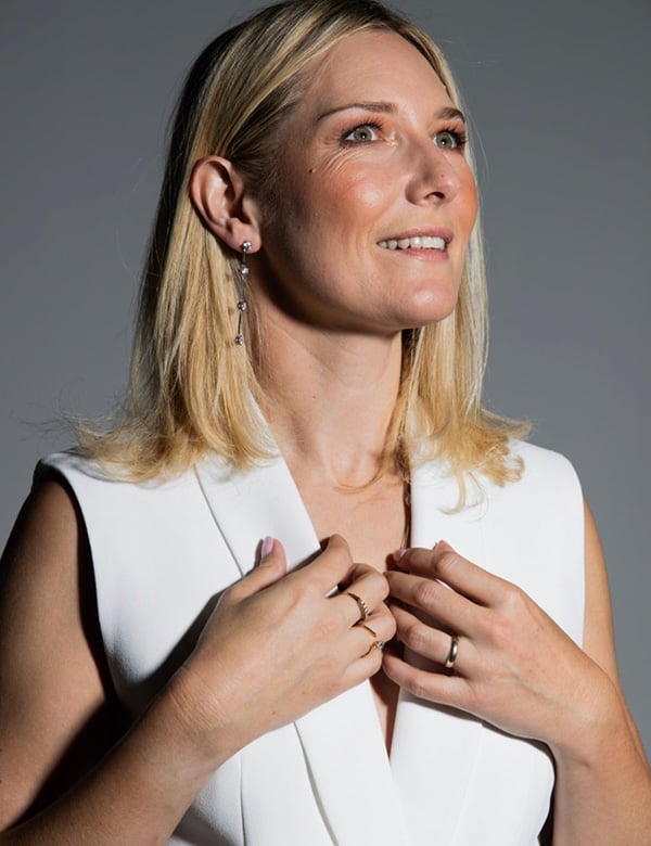 vrouwelijk model met blond haar Kathleen.