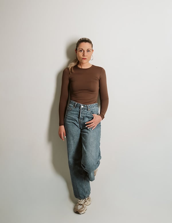vrouwelijk model met blond haar Kim Coe.