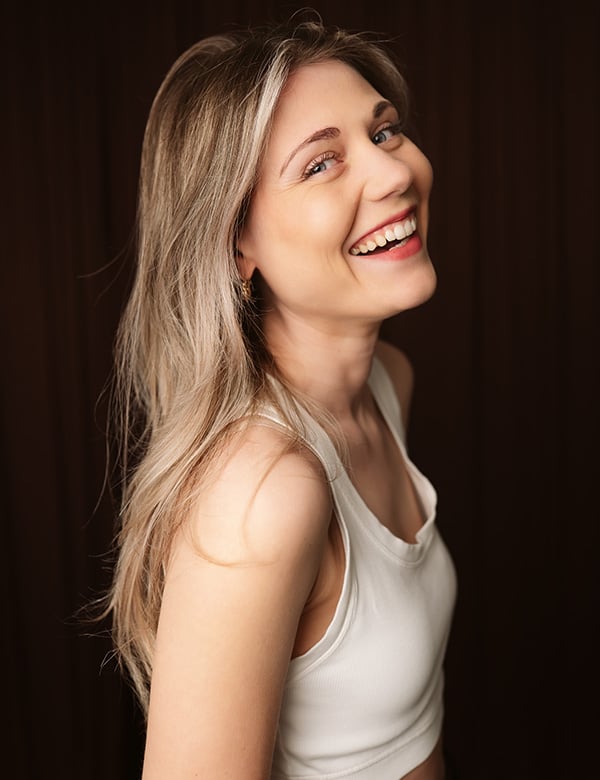 vrouwelijk model met blond haar Kim Coe.