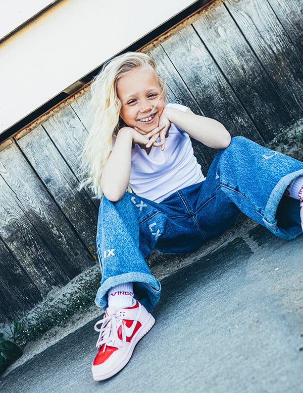 meisjes kindermodel met lichtblond haar Laurie K.