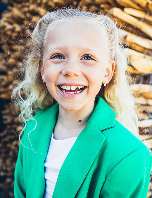 meisjes kindermodel met lichtblond haar Laurie K.