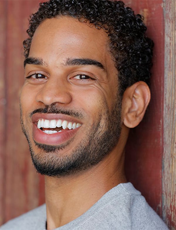 Mannelijk model met donkerbruin haar luis