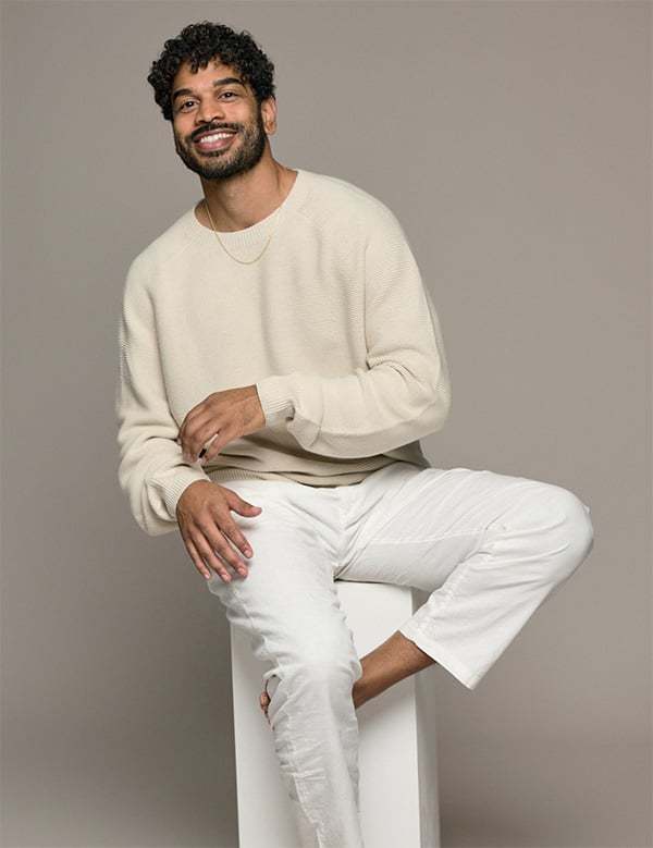 Mannelijk model met donkerbruin haar Luis