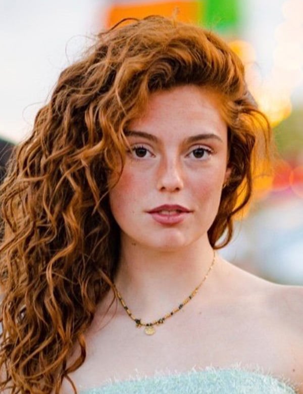 Vrouwelijk model met rossig haar mare k