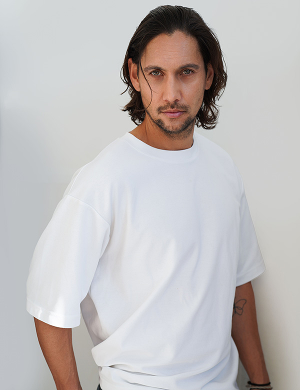 mannelijk model met langer haar Marvin R.