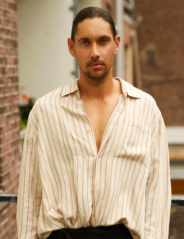mannelijk model met langer haar Marvin R.