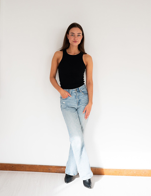 vrouwelijk model met donker haar Sabine G.