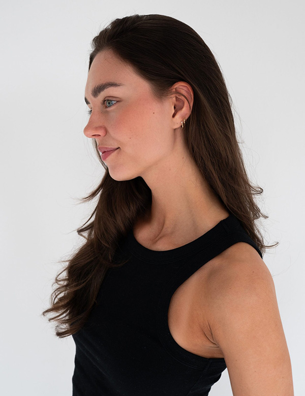 vrouwelijk model met donker haar Sabine G.
