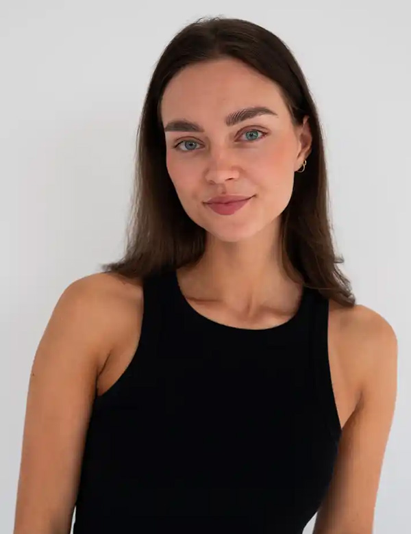 vrouwelijk model met donker haar Sabine G.