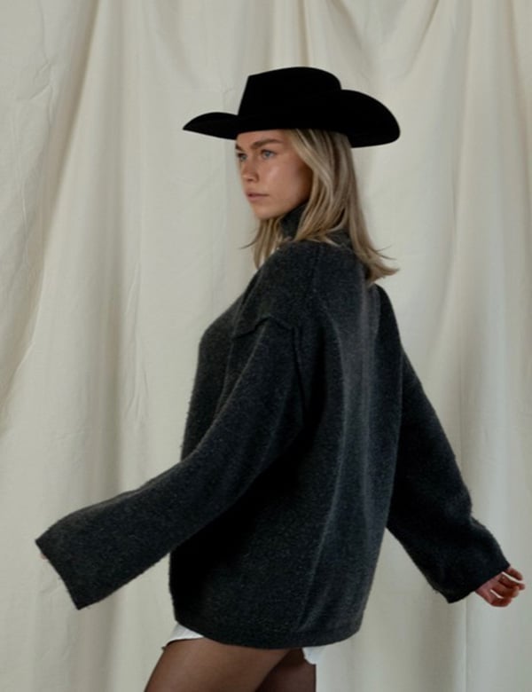 vrouwelijk model met blond haar Sterre.