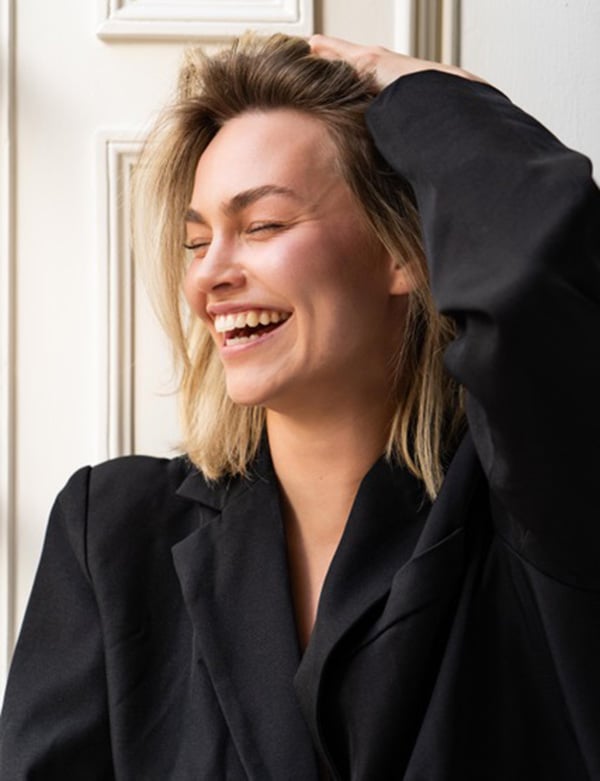 vrouwelijk model met blond haar Sterre.