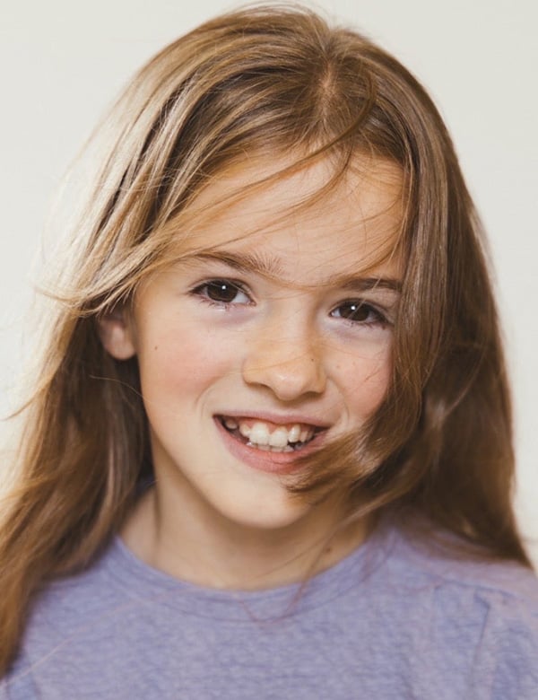 Meisjes kindermodel met blond haar tess n.