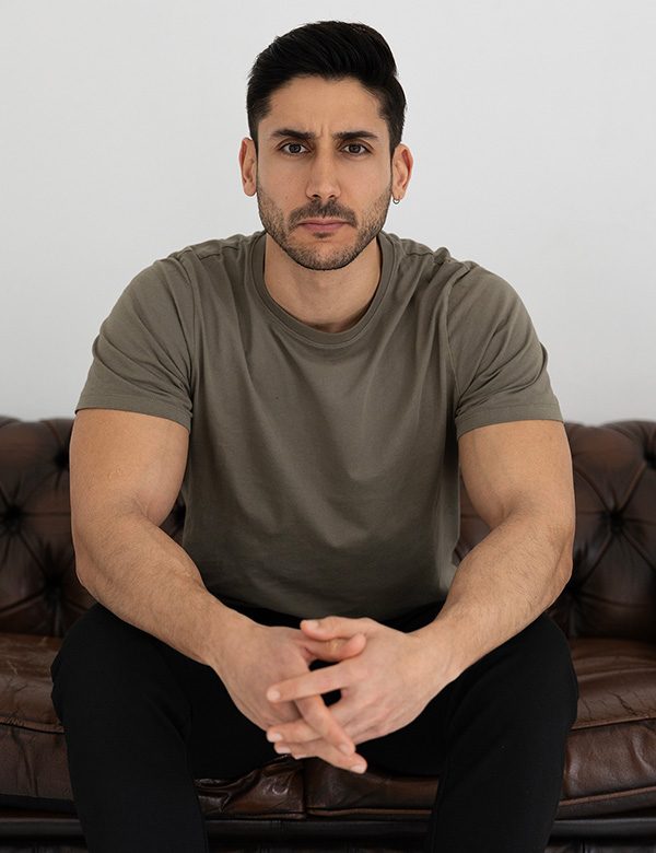 mannelijk model met donker haar Vasileios