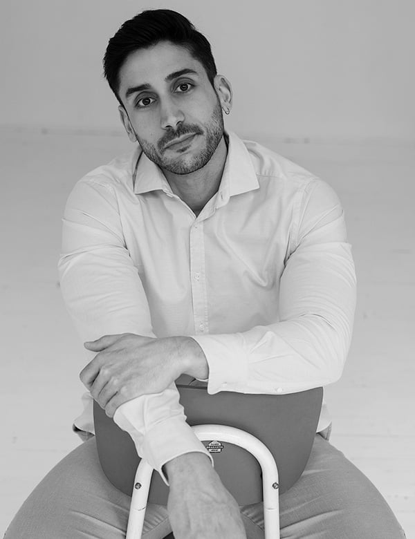 mannelijk model met donker haar Vasileios
