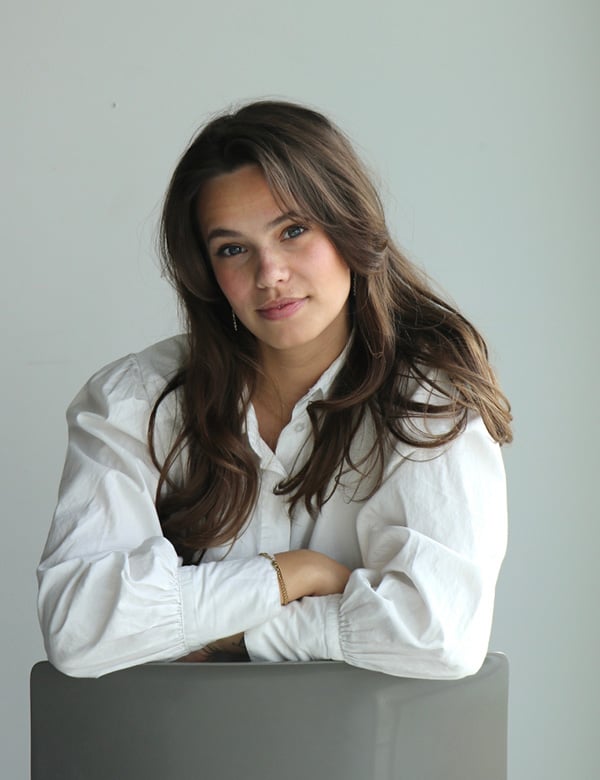 vrouwelijk model met bruin haar Zawani.