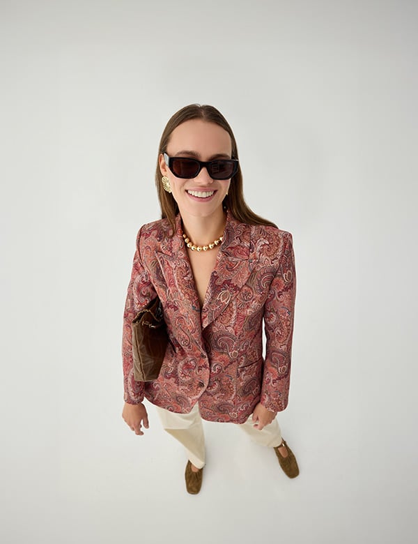 vrouwelijk model met donker haar Amber M.
