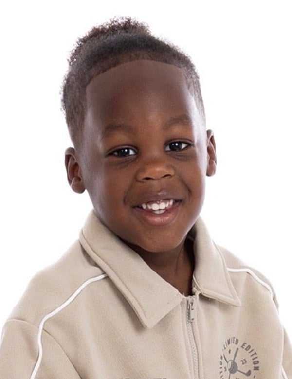 Kindermodel met bruin haar devante