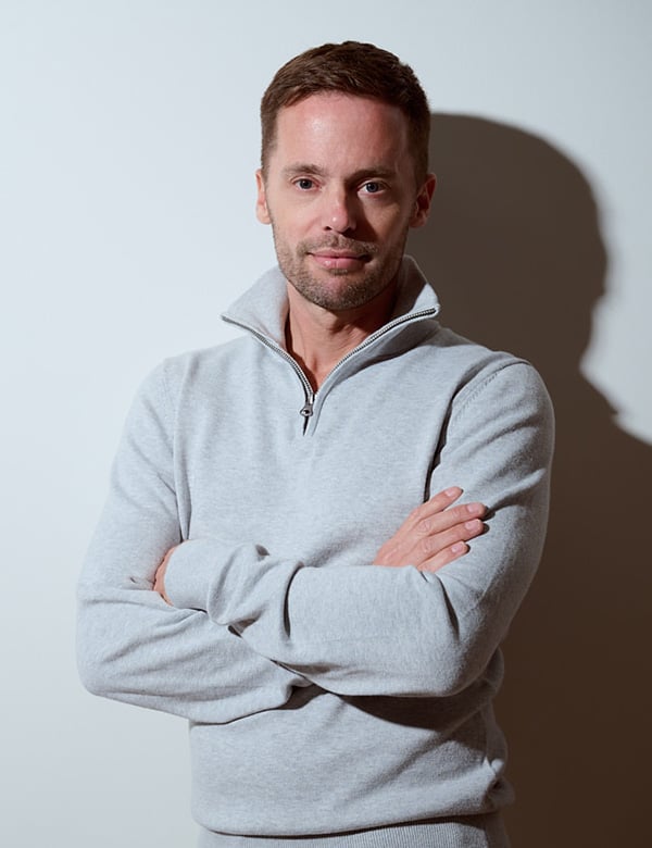 mannelijk acteur met donkerblond haar Jochem L.