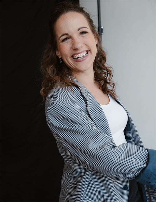 Vrouwelijk model met bruin haar Karin J.