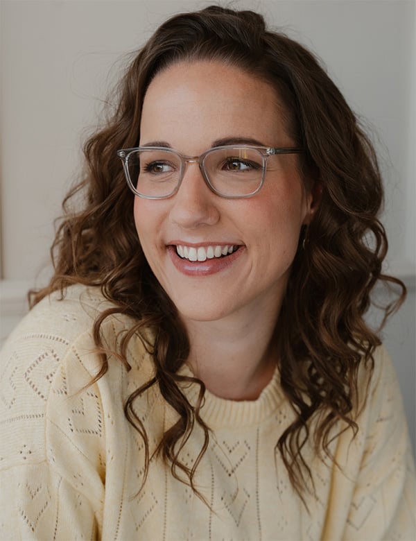 Vrouwelijk model met bruin haar Karin J.
