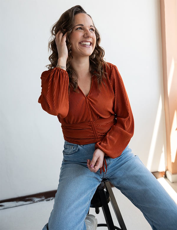 Vrouwelijk model met bruin haar Karin J.
